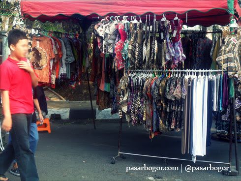 Salah satu kios penjual pakaian