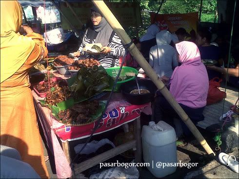 Salah satu kios penjual makanan
