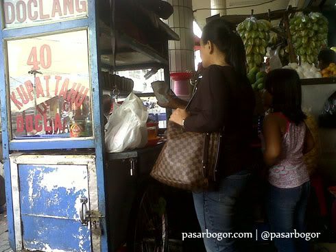 Salah satu pembeli doclang